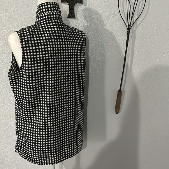 George - Picture 2 of 5